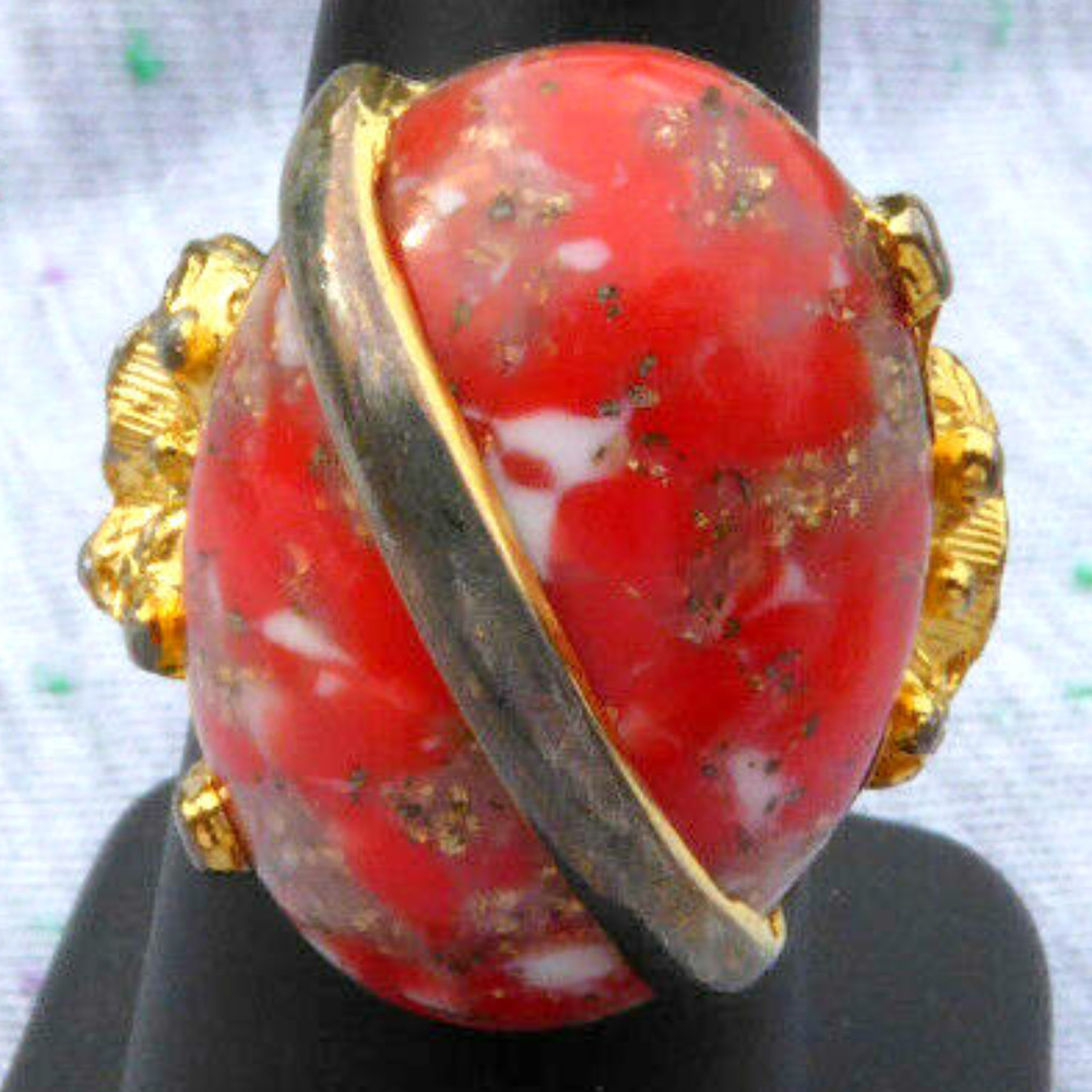vintage large red confetti cab gold tone ring